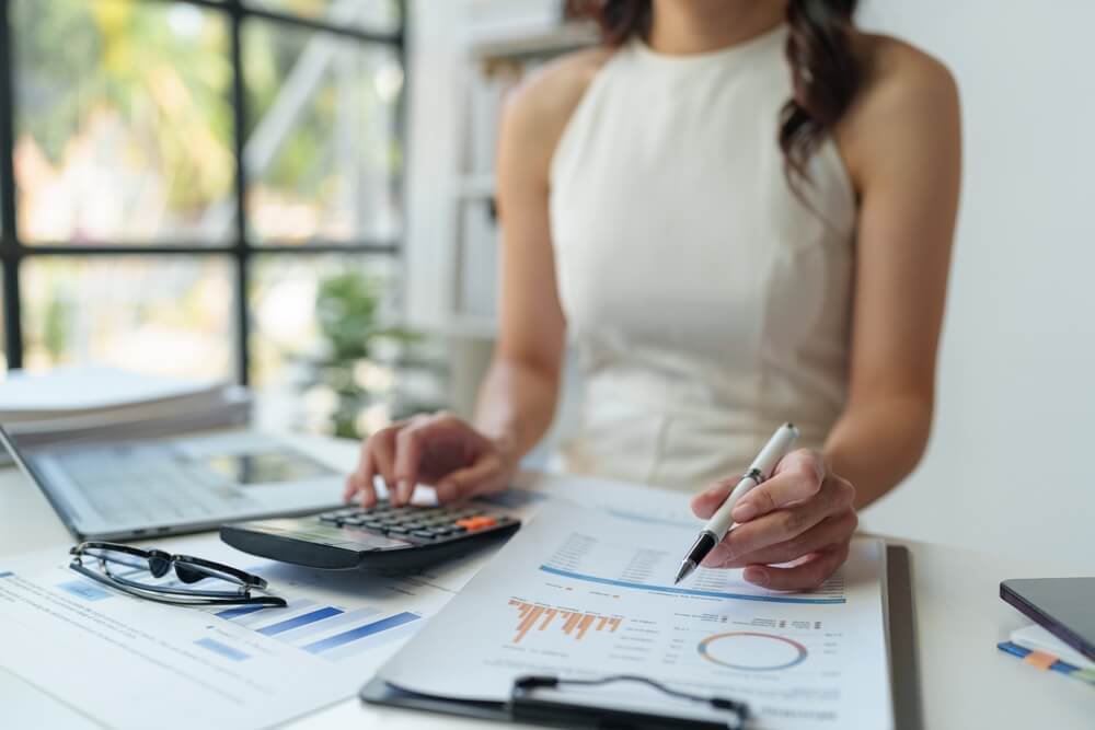 Woman-looking-at-company-finances-with-calculator